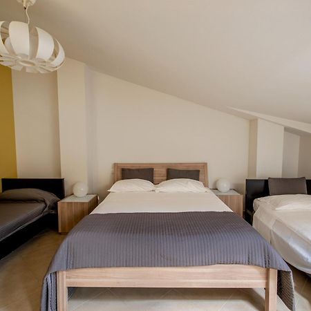 La Scivola Rooms Aci Castello Eksteriør billede
