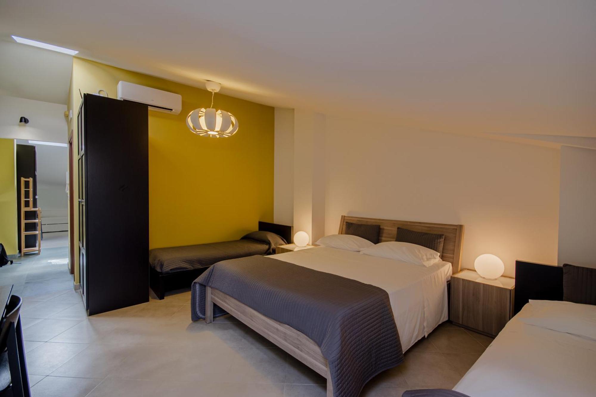 La Scivola Rooms Aci Castello Eksteriør billede