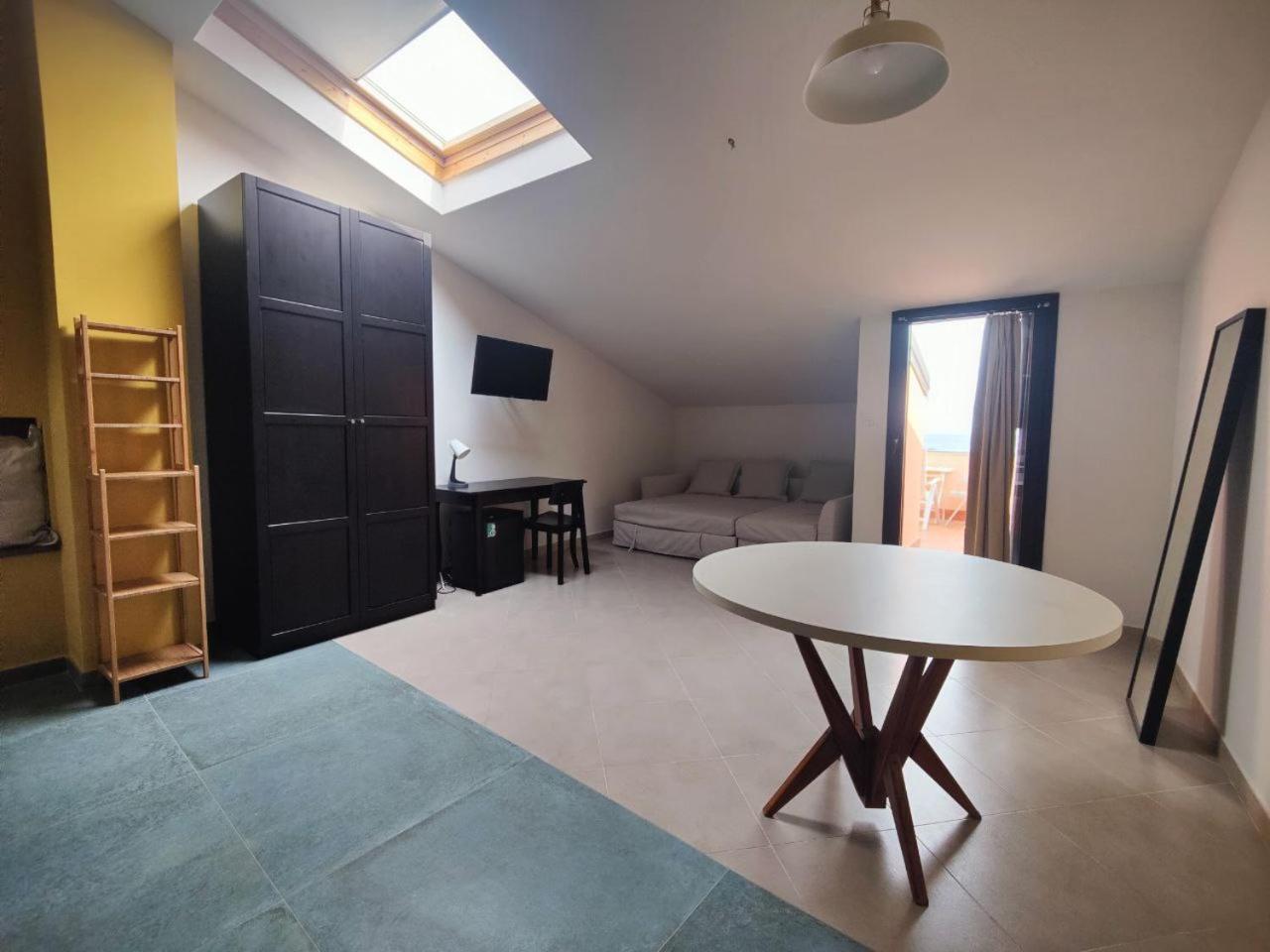 La Scivola Rooms Aci Castello Eksteriør billede